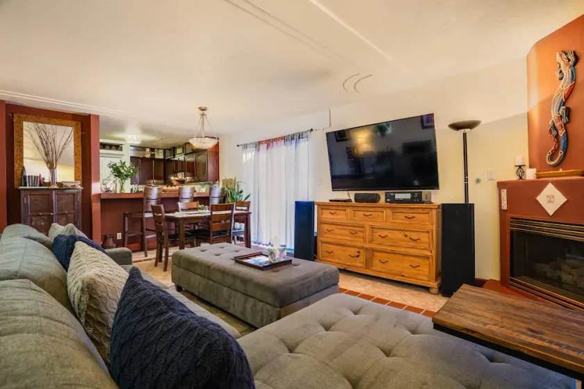 IDEALT PLATS !!  LUXURIOUSLY COMFORTABLE BEDS! PRIVAT Gård! FULLT LAGERAD! - Image 1