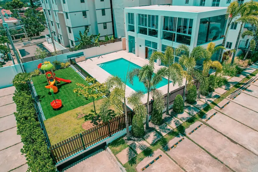 3 BEDROOM APARTMENT WITH POOL AND GYM - Image 1