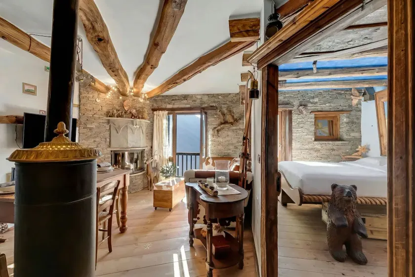 Grange Romantic Retreat Mountain View - Happy Rentals - Image 1