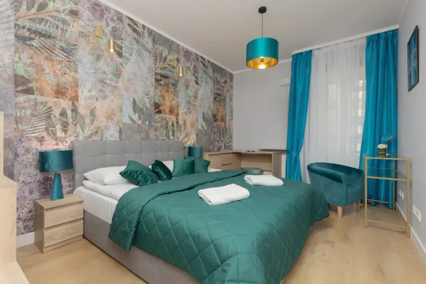Stylish Apartment with Balcony | Parking | Close to the Metro - Image 1