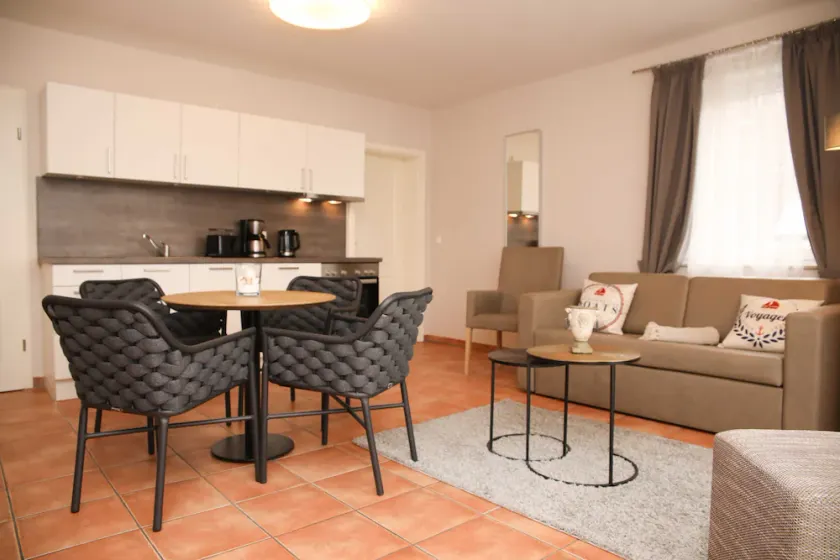 Apartment with Jacuzzi (5) - Apartment near the beach - Image 1