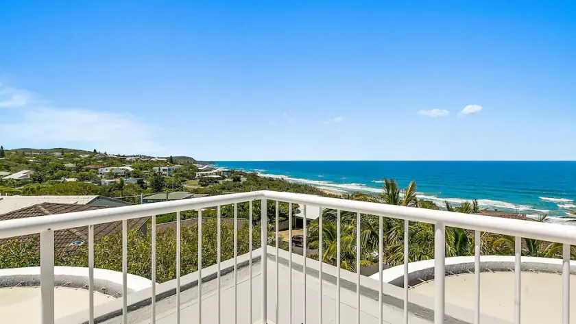 3 41 Tingira Crescent Sunrise Beach - Image 1