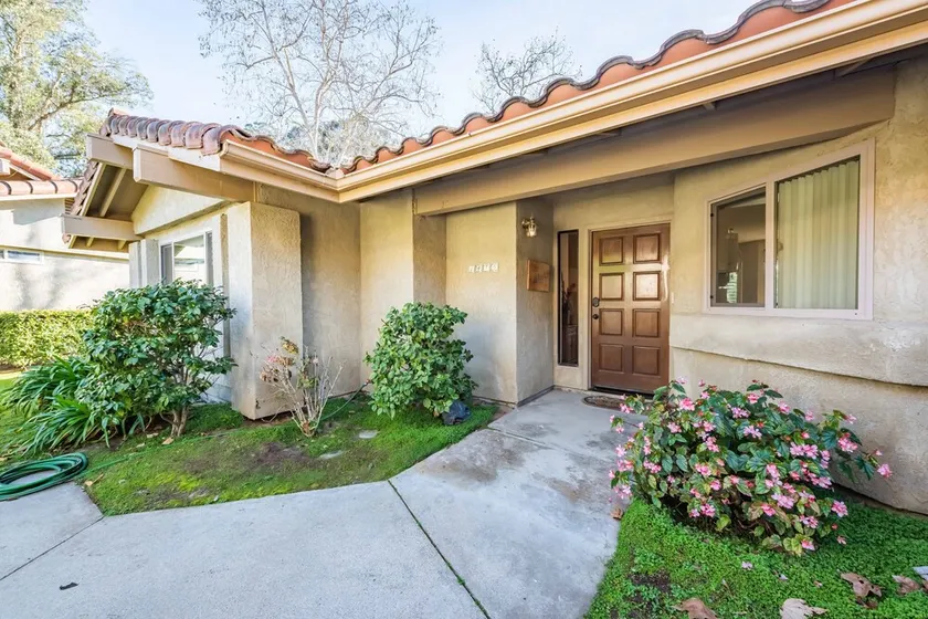 Comfy & Cozy Blacklake Golf Course Condo w/views of the fairways. - Image 1
