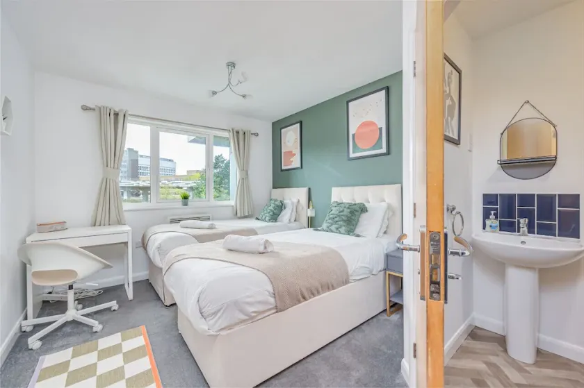 City Centre Flat - Free Parking, Wifi & SmartTV - Image 1