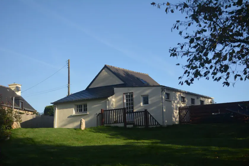 Quiet & Peacefully located, 4/5 Bed Gite in two acres of owners ground with lake - Image 1