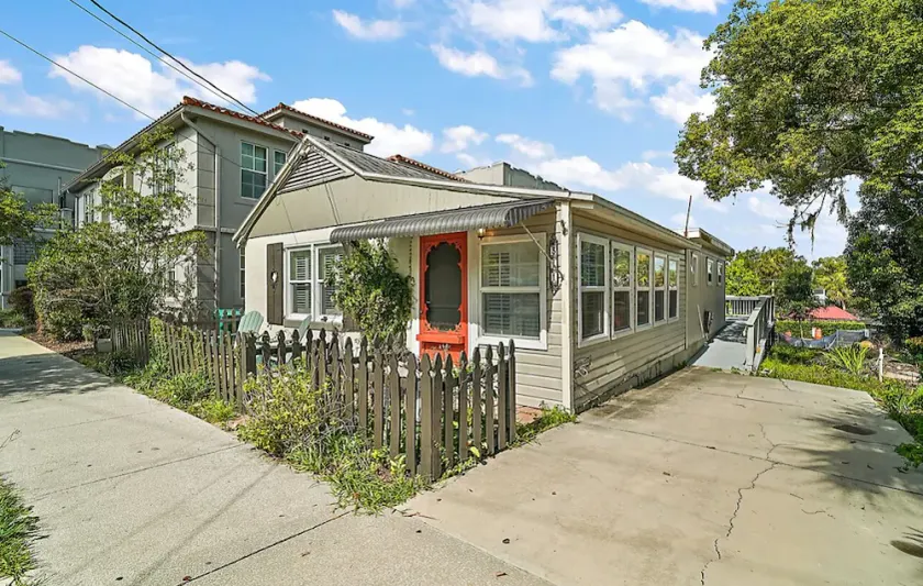 The Downtowner Cottage downtown Mt. Dora Location! Location! Location!  - Image 1