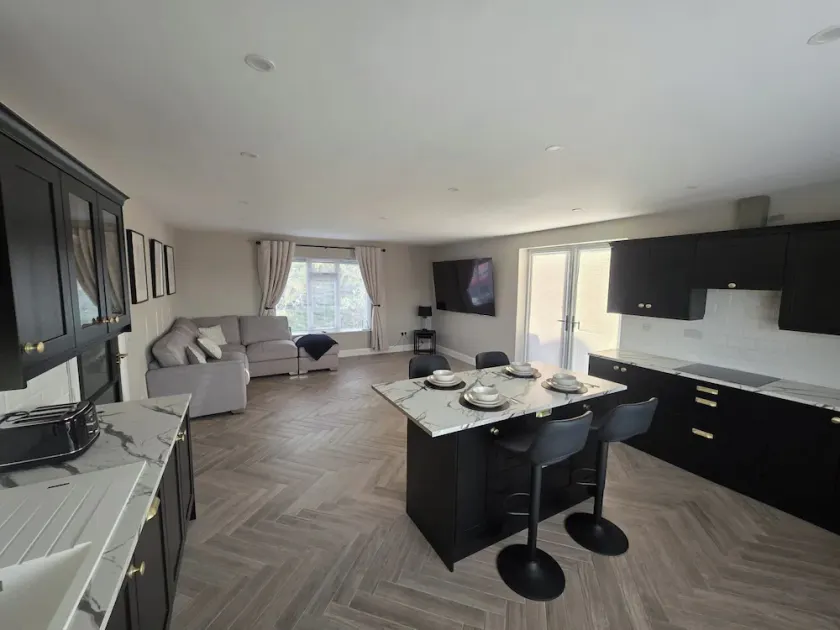 Collooney - House - Sleeps 6 - Parking - Image 1