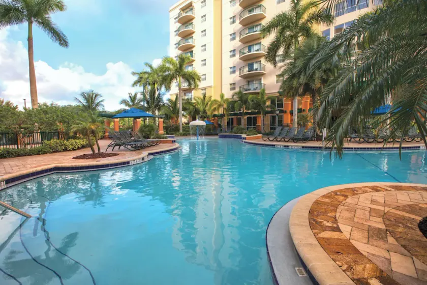 Wyndham Palm-Aire | 2BR Suite Pool & Resort Access - Image 1