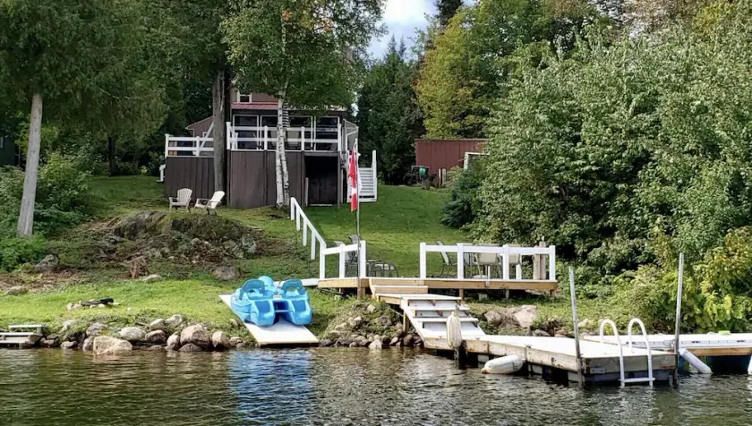 Privatliv, plads og fantastisk udsigt over søen fra dækket lige uden for din dør - Image 1