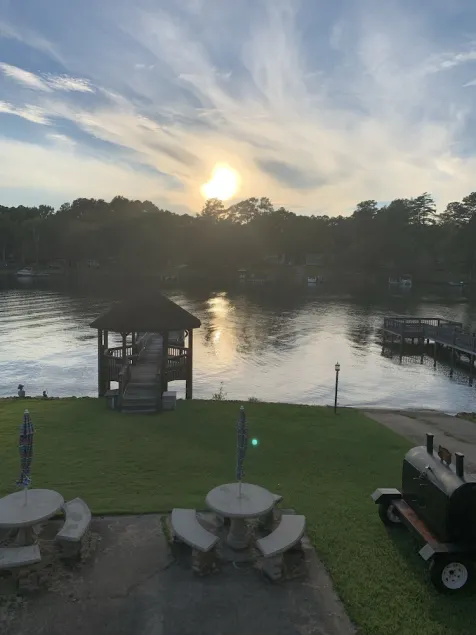 SERENITY PLACE - 3 BR 2 BA home, sleeps 8, on gorgeous Lake Murray - Image 1