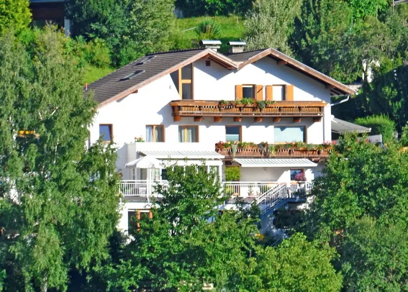 Cozy apartment on the garden in a beautiful panoramic position - Image 1