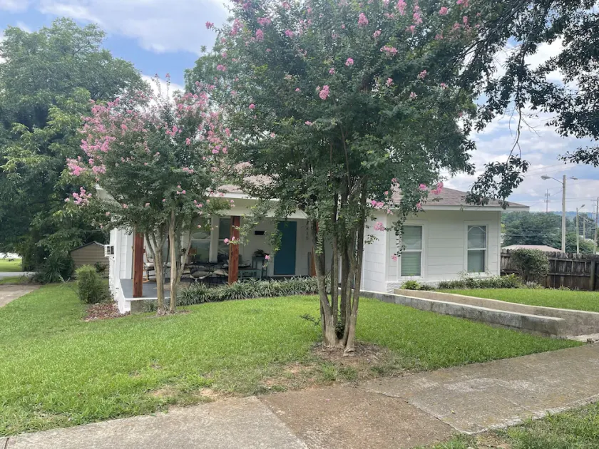 Perfectly located cottage in the heart of town! Walk to everything! - Image 1