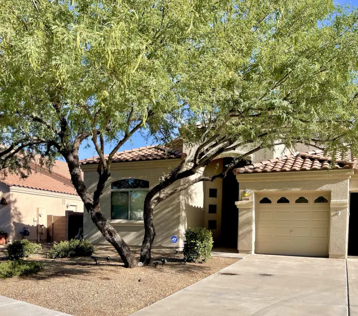 Relax with Sonoran Nature Preserve views plus bike trails & several golf courses - Image 1