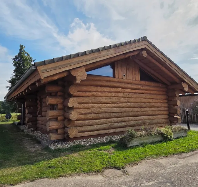 Unique log house for 6 pers. with terrace and unobstructed view near Wadden Sea - Image 1