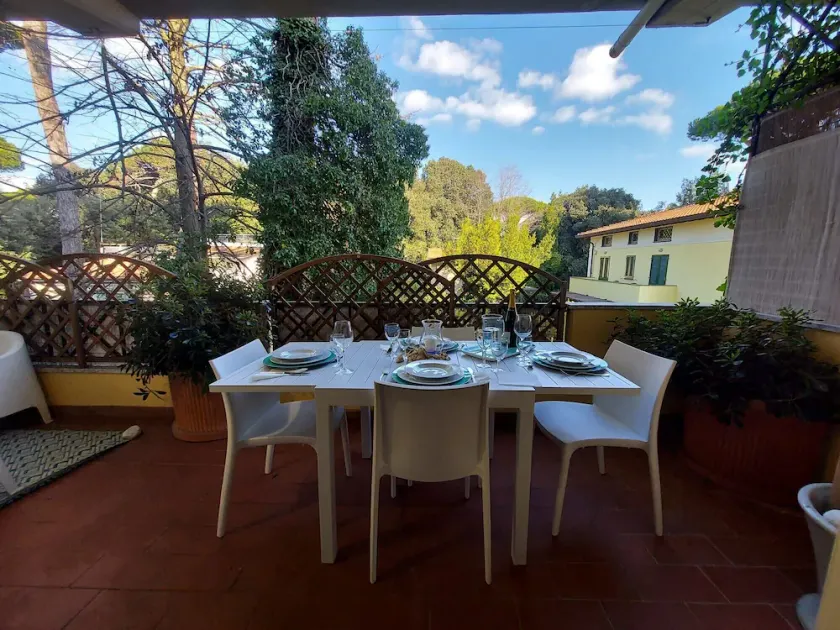 ELEGANTE APPARTAMENTO A 150 METRI DAL MARE CINQUALE - FORTE DEI MARMI - VERSILIA - Image 1