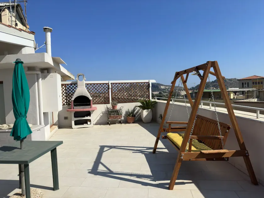Penthouse via pine forest 5 minutes from the sea - Q2210 - Image 1