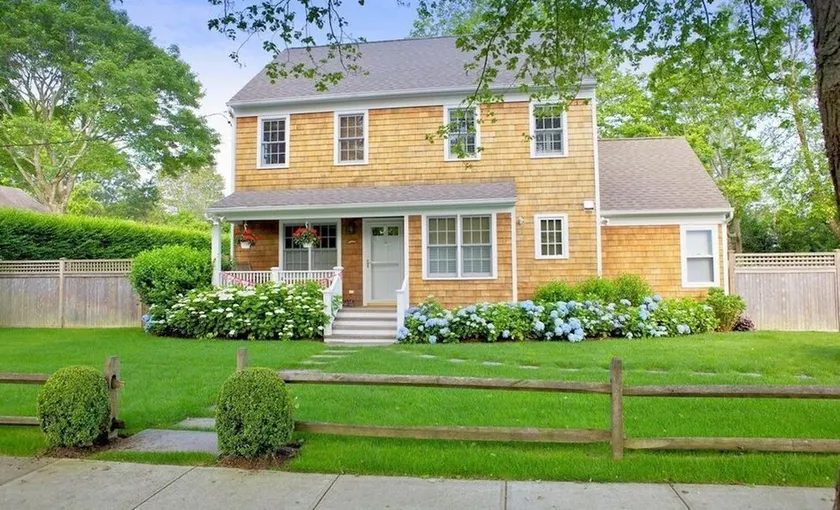 Heart of East Hampton Village with Outdoor Kitchen - Image 1