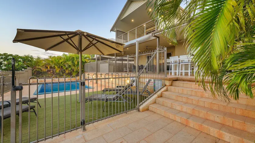 7 Kestrel Place - Luxurious Marina Home with a Private Jetty and Pool - Image 1