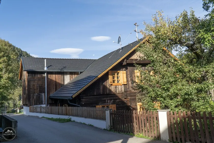 Chalet ski hut holiday home - Image 1