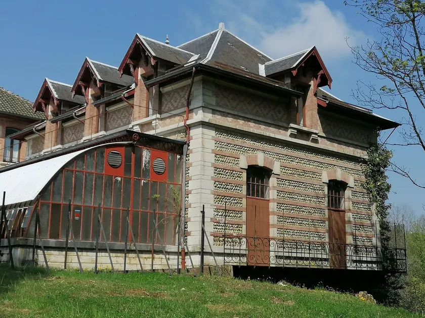 Apartment in the park of Château de Saint-Geoire - Image 1