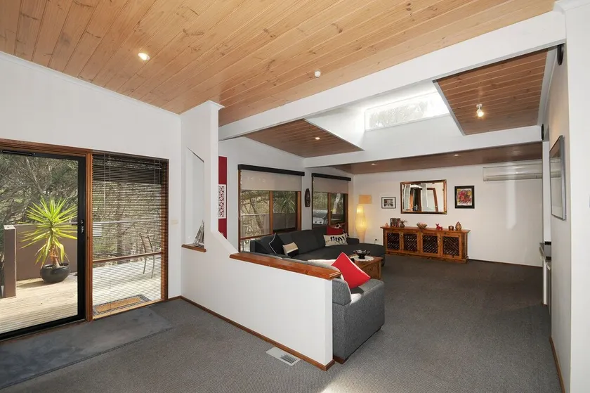 This lovely, well presented home has character and plenty of charm. It is... - Image 1