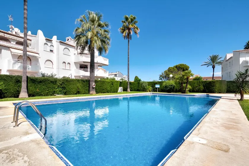 Appartement de vacances 'Alba' près de la plage avec piscine partagée, terrasse et Wi-Fi - Image 1