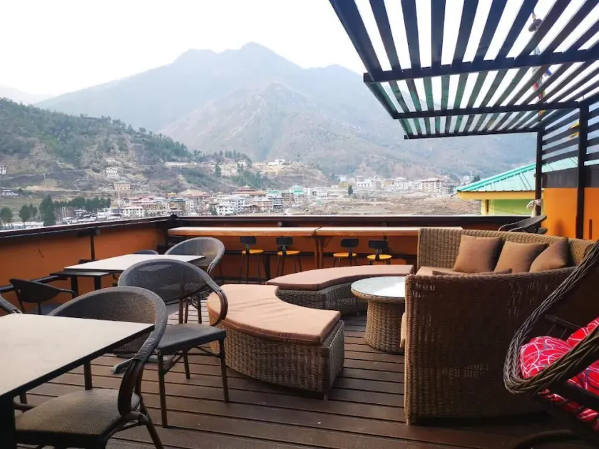 Ludrong Hotel - Image 1