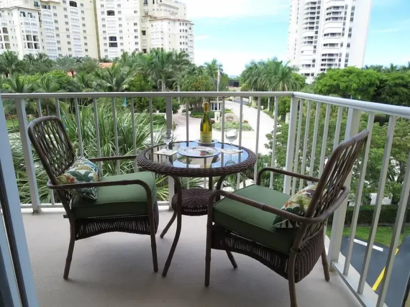 Just Steps To The Beach and exclusive hotels on Marco Island - Image 1