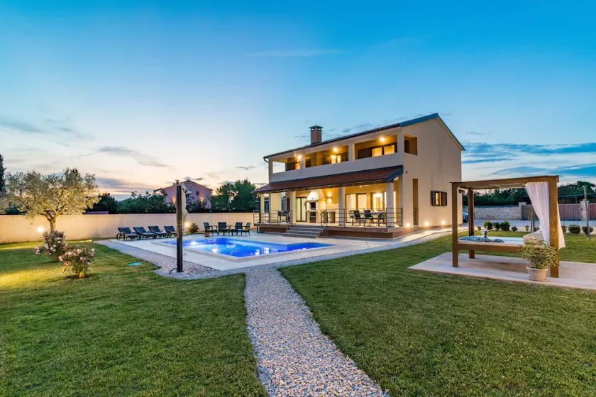 Impressive pool vacation home near Pula - perfect for families with children - Image 1
