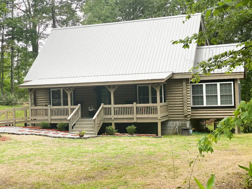 Beautiful Cabin on Private Wooded Acreage - Image 1