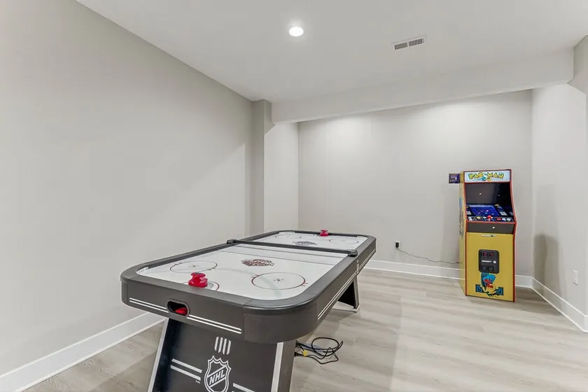 Spacious lake house retreat with game room, theater room, fire pit and boat slip - Image 1