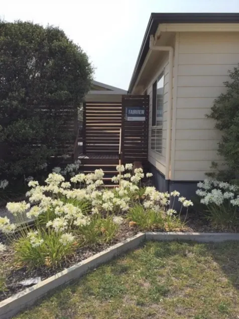 Large property, walking distance to main street, shops and playground - Image 1