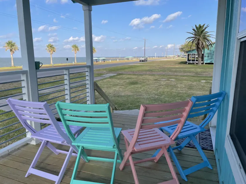 New! Drift away in Bayfront 2-bedroom Turquoise cottage - Image 1