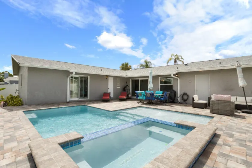 Waterfront Retreat in the Heart of Tampa. Close to TPA, RayJay and Steinbrenner - Image 1