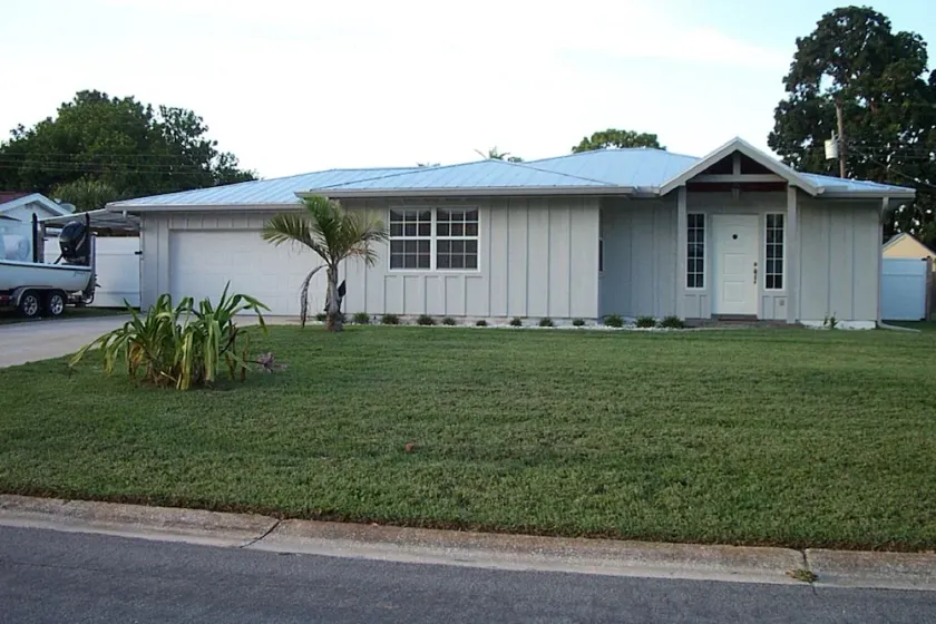 Tropical Shores Retreat-Great Location - Discounts for stays 3 months or longer - Image 1