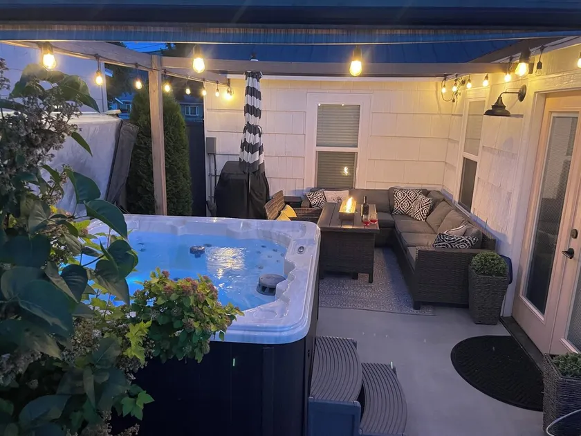 Wine Country Lake Gem - Hot Tub + Covered Fire Pit -  Close to Beach - Walkable - Image 1