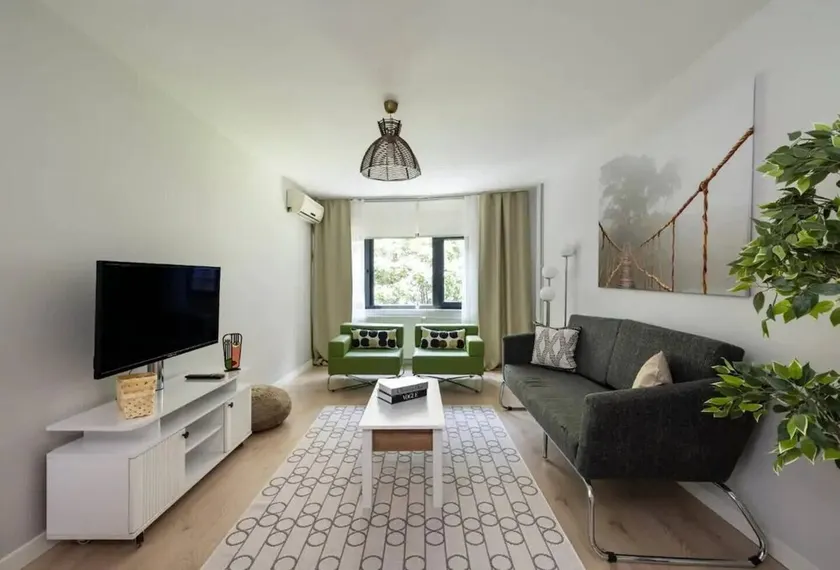 This apartment is a 2 bedroom(s), 1 bathrooms, located in Şişli, İstanbul. - Image 1