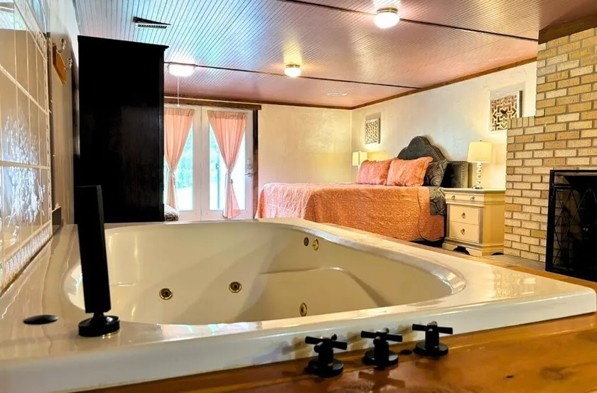 Romantic Suite 500 sq ft. of privacy - Image 1