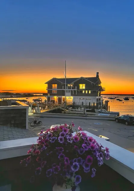 The Saltbox - Watch Hill's Award-Winning Waterfront Retreat.  - Image 1