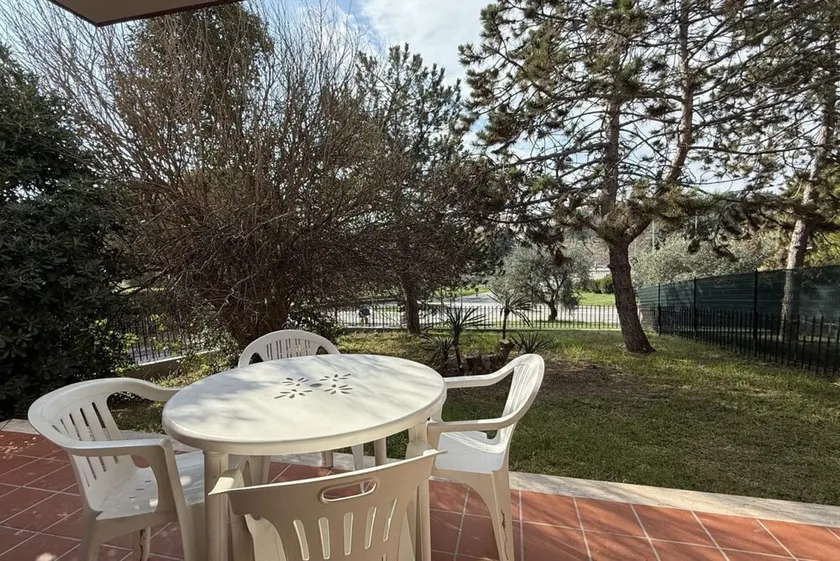 S077 - Sirolo, three-room apartment with garden in the center - Image 1