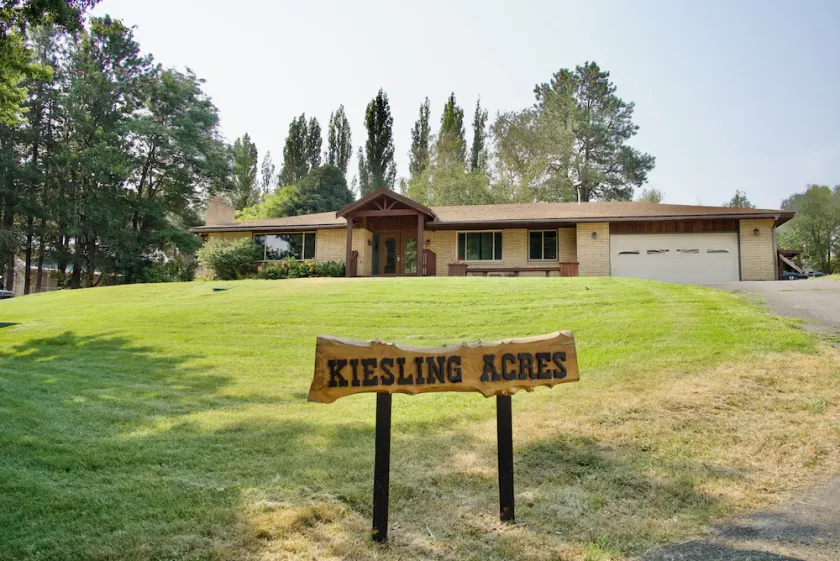 Farm Getaway with hot tub and private indoor heated pool - Image 1