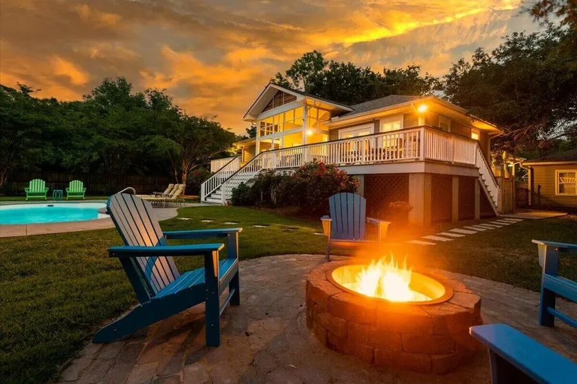 5br/4bath | POOL-Firepit-Porch-Outdoor Hot Shower | OneLevel Lush Tropical Oasis - Image 1