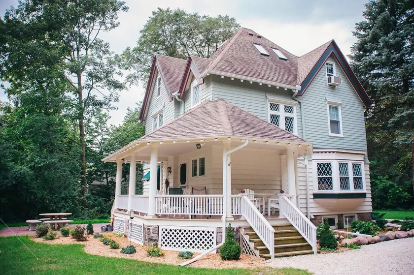 Victorian Lake Home - Image 1