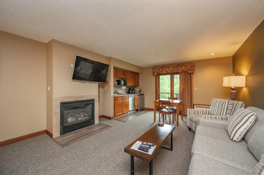 Suites at Silver Tree: A121 One Bedroom Lake View - Image 1