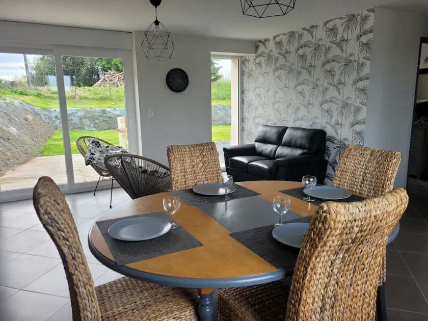 Maison Avec Jardin Dans Environnement Calme à 5' de la Plage - Image 1