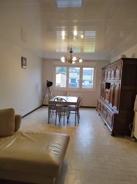 Family home with terrace and games room - Image 1
