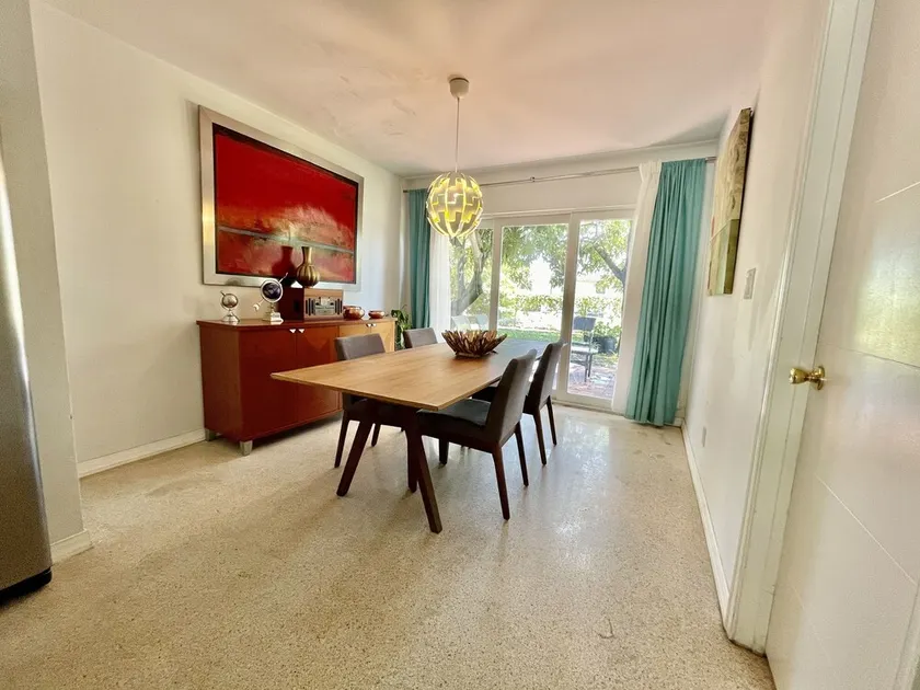 Modern Home with 2 Bedroom 2 Bath. - Image 1