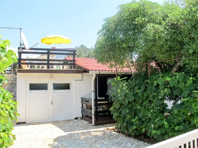 Wonderful private villa for 5 guests with WIFI, A/C, TV, terrace and pets allowed - Image 1