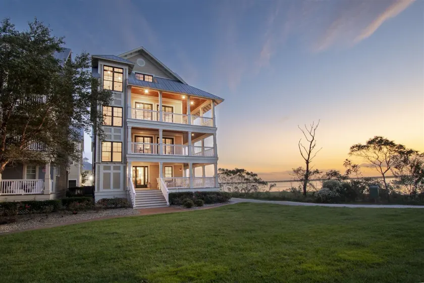 Sunset Island 8 Beach Side Mews - Image 1