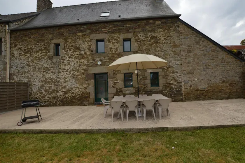 Grand Gîte en Campagne à 13.5 km de la Baie du Mont Saint-michel - Image 1